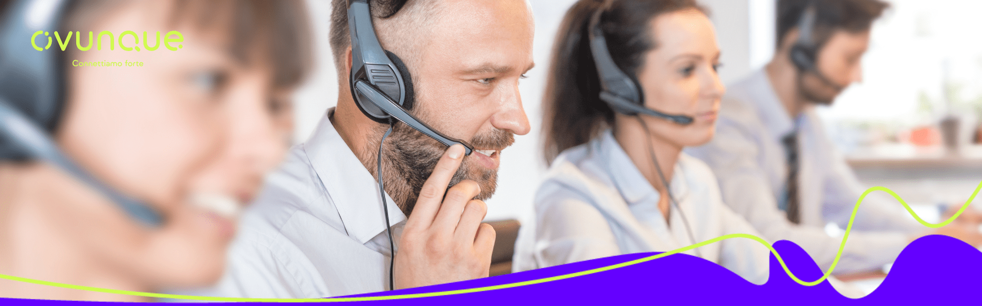 Caos call center, ancora poche tutele per i consumatori A quasi 3 anni dall’avvio del Registro delle Opposizioni si scopre che la misura fa acqua da tutte le parti. E i “soliti noti” continuano a tenere la testa sotto la sabbia. Chi risponde è perduto, soprattutto se malauguratamente gli scappa pure un “sì”. Parliamo dei call center selvaggi, che in barba alle dichiarazioni d’intenti delle istituzioni dalla parte dei consumatori continuano a tartassarci a ogni ora del giorno (e anche oltre). Chiamate indesiderate durante il pranzo, nel bel mezzo di una riunione o persino la sera tardi: un disturbo costante che sembra impossibile fermare. Tutto questo con l’escamotage di utilizzare numeri con prefisso della tua stessa provincia. O comunque da cellulari che anche se sconosciuti suonano come “familiari” rispetto ai mittenti dalla Tunisia o dall’Albania ben più diffusi qualche anno fa. Una soluzione doveva essere il Registro Pubblico delle Opposizioni, ma è davvero servito a qualcosa? Spoiler: non molto. Cos'è il Registro delle Opposizioni e perché è stato creato Il Registro Pubblico delle Opposizioni (RPO) è stato introdotto nel luglio 2022 su spinta del Ministero per lo Sviluppo Economico con l'obiettivo di ridurre le chiamate di telemarketing e tutelare la privacy degli utenti. In teoria, bastava iscriversi al registro per bloccare tutte le telefonate promozionali non autorizzate. Un'idea promettente, che mirava a restituire ai cittadini la tranquillità perduta. Ad oggi hanno superato i 30 milioni i numeri iscritti a livello nazionale tra fissi e mobili. Ma tuttavia, a distanza di oltre due anni, il bilancio è tutt'altro che positivo. Secondo i dati delle associazioni dei consumatori, addirittura il 98,5% degli iscritti è ancora in balia delle chiamate indesiderate. Chi sono i colpevoli? Sempre i soliti noti, con i grandi operatori telefonici a fare la voce grossa proponendo (in modo esplicito, ma non sempre) cambi di linea fissa o contratto mobile a condizioni “da prendere al volo”; al loro fianco poi le compagnie di luce e gas del mercato libero. Perchè il Registro delle Opposizioni non funziona Le ragioni dell'inefficacia del Registro delle Opposizioni sono diverse e complesse: 1. Operatori non accreditati: Non tutte le aziende che svolgono attività di telemarketing si sono registrate al RPO, come richiesto dalla legge. Questo significa che possono continuare a contattare gli utenti senza conseguenze legali. 2. Rete di subappalti e numeri esteri: Molte aziende di telemarketing si affidano a subappaltatori, spesso situati all'estero. Questo rende difficile il controllo e consente loro di eludere i blocchi previsti dal registro, utilizzando numeri usa e getta o falsificando il numero chiamante. 3. Scarsa vigilanza: Le autorità competenti dispongono di risorse limitate per verificare il rispetto delle norme e sanzionare chi le viola. Questo comporta una mancanza di deterrenza per chi opera al di fuori delle regole. Le conseguenze per i cittadini Insomma, possiamo dirlo: il sistema in teoria è intelligente ma nella realtà… non si applica. Così il Registro delle Opposizioni si è trasformato in un’autentica bella intenzione rimasta solo sulla carta. Gli utenti continuano a subire il fastidio delle chiamate non richieste, con il rischio di incappare in vere e proprie truffe, soprattutto quando si tratta di persone anziane, sole o fragili. Nei casi peggiori, operatori senza scrupoli cercano di far sottoscrivere contratti ingannevoli o di raccogliere dati personali con pratiche poco trasparenti (ogni tanto poi c’è ancora qualcuno che si spaccia per noi). Nei casi migliori, quando la telefonata viene fatta comunque in modo corretto e legale, non permettono di valutare nero su bianco i reali pro e contro di un cambio contrattuale. Privacy e serenità… sono Ovunque Da sempre, noi di Ovunque crediamo che il rapporto con i nostri clienti debba basarsi su fiducia e rispetto. Per questo motivo, abbiamo scelto di non utilizzare call center per promuovere i nostri servizi. Sappiamo quanto possa essere fastidioso ricevere telefonate insistenti e fuori luogo, ed è proprio ciò che vogliamo evitare. Il nostro impegno si traduce in: ● Comunicazione trasparente: Informiamo i nostri clienti attraverso canali digitali e materiali chiari, senza pressioni o invadenze. ● Assistenza personalizzata: Mettiamo a disposizione un servizio clienti dedicato, pronto a rispondere alle tue domande quando ne hai bisogno, senza disturbarti inutilmente. ● Rispetto per la tua privacy: Proteggiamo i tuoi dati e garantiamo che non saranno mai utilizzati per campagne di telemarketing aggressive. In un mondo virtuale, un impegno reale. E dal volto umano Crediamo che sia possibile costruire un modello di business che metta al centro le persone, senza disturbare la loro quotidianità. La tecnologia ci offre infinite opportunità per comunicare in modo efficace e rispettoso: è il momento di sfruttarle al meglio. Ecco perchè non saremo noi a telefonarti per proposte commerciali. Ma tu potrai chiamare noi in qualunque momento. Perchè una connessione che si rispetti, rispetta il tuo tempo e la tua tranquillità. Assicurandoti fino a un Giga di momenti da vivere senza che nessuno ti interrompa.